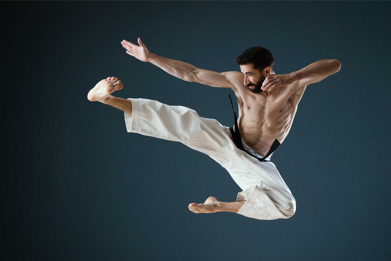 karateka-sensei-at-work-JZUYQ8J.jpg